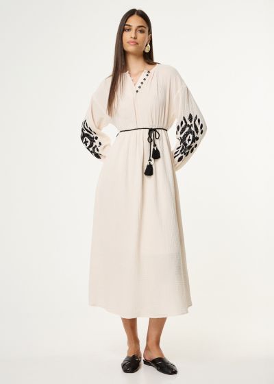 Φόρεμα μακρύ με κεντημένο μοτίβο και ζώνη - Μπεζ